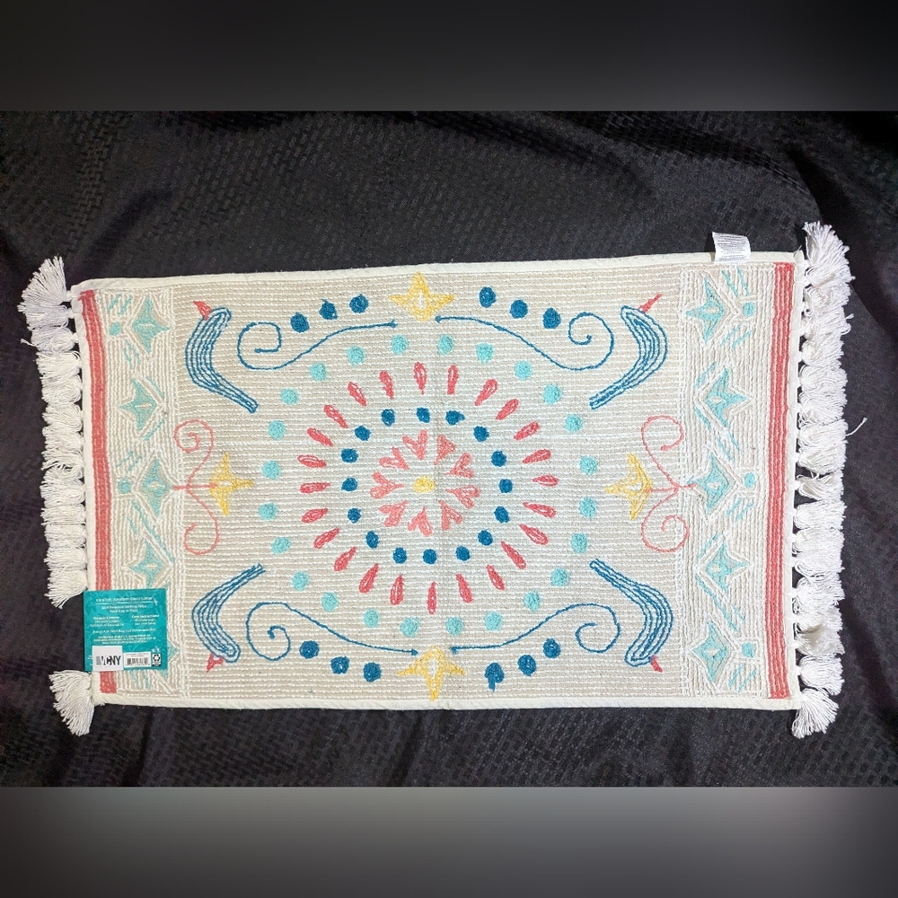 Pioneer Woman Mazie Medallion Tassel Arctic White Bath Rug. - Picture 3 of 5